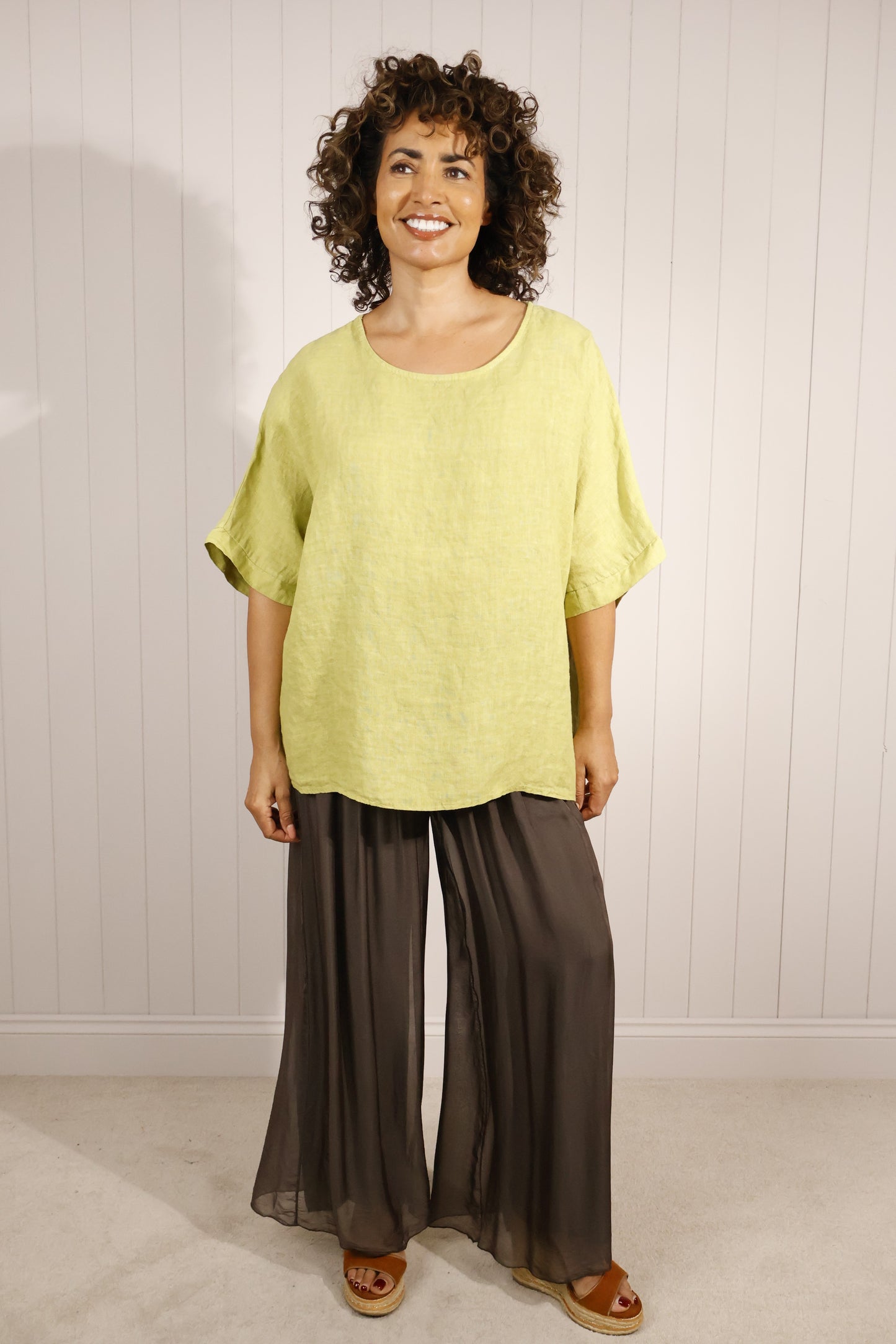 Goose Island Premium 100% Linen Short Sleeved Top
