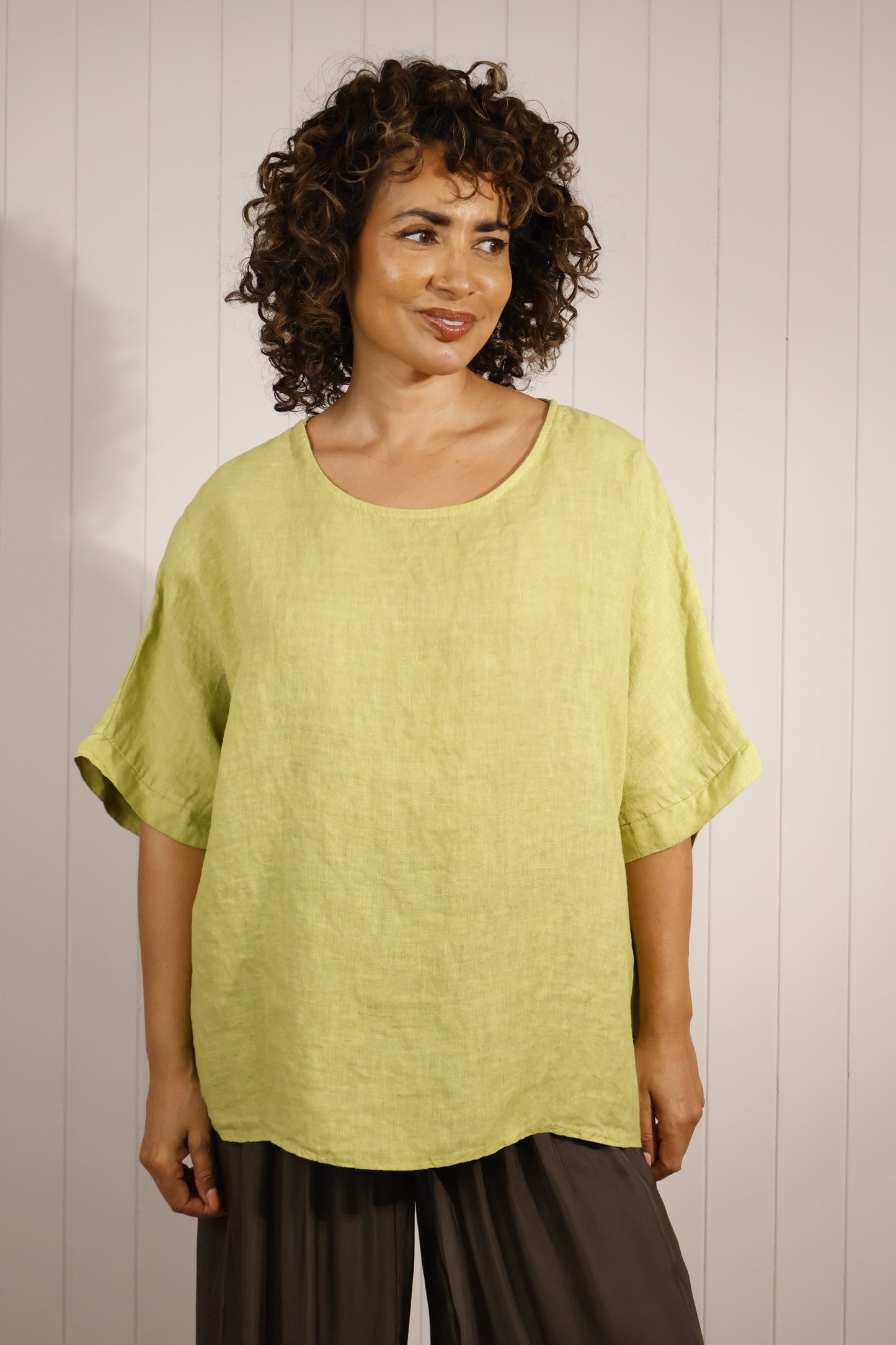 Goose Island Premium 100% Linen Short Sleeved Top
