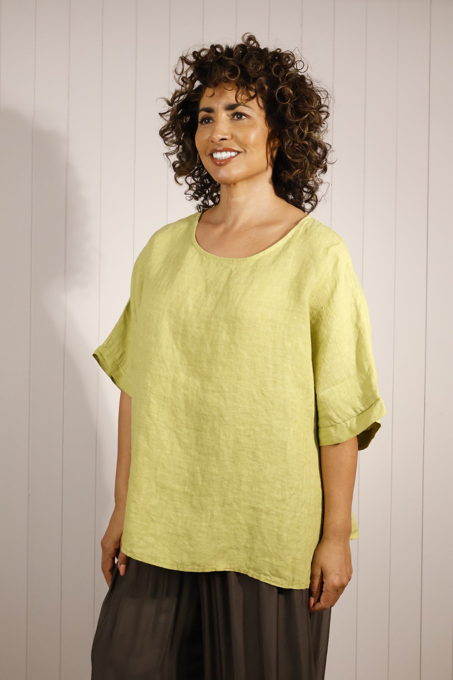 Goose Island Premium 100% Linen Short Sleeved Top