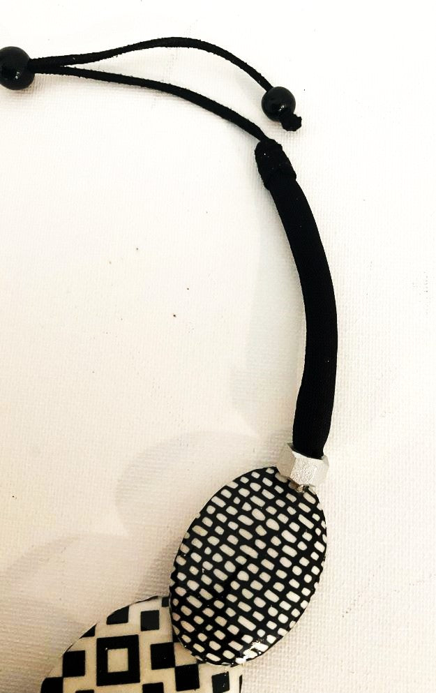 Noa Ecco Stunning Black & White Five Oval Shapes Necklace Adjustable Cord